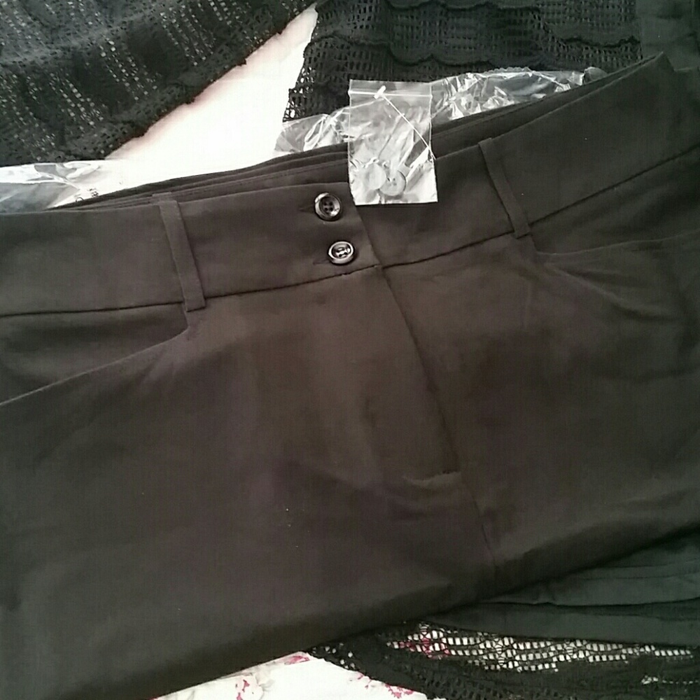 CLEARANCE! Plus size black skirt - Picture 6 of 8